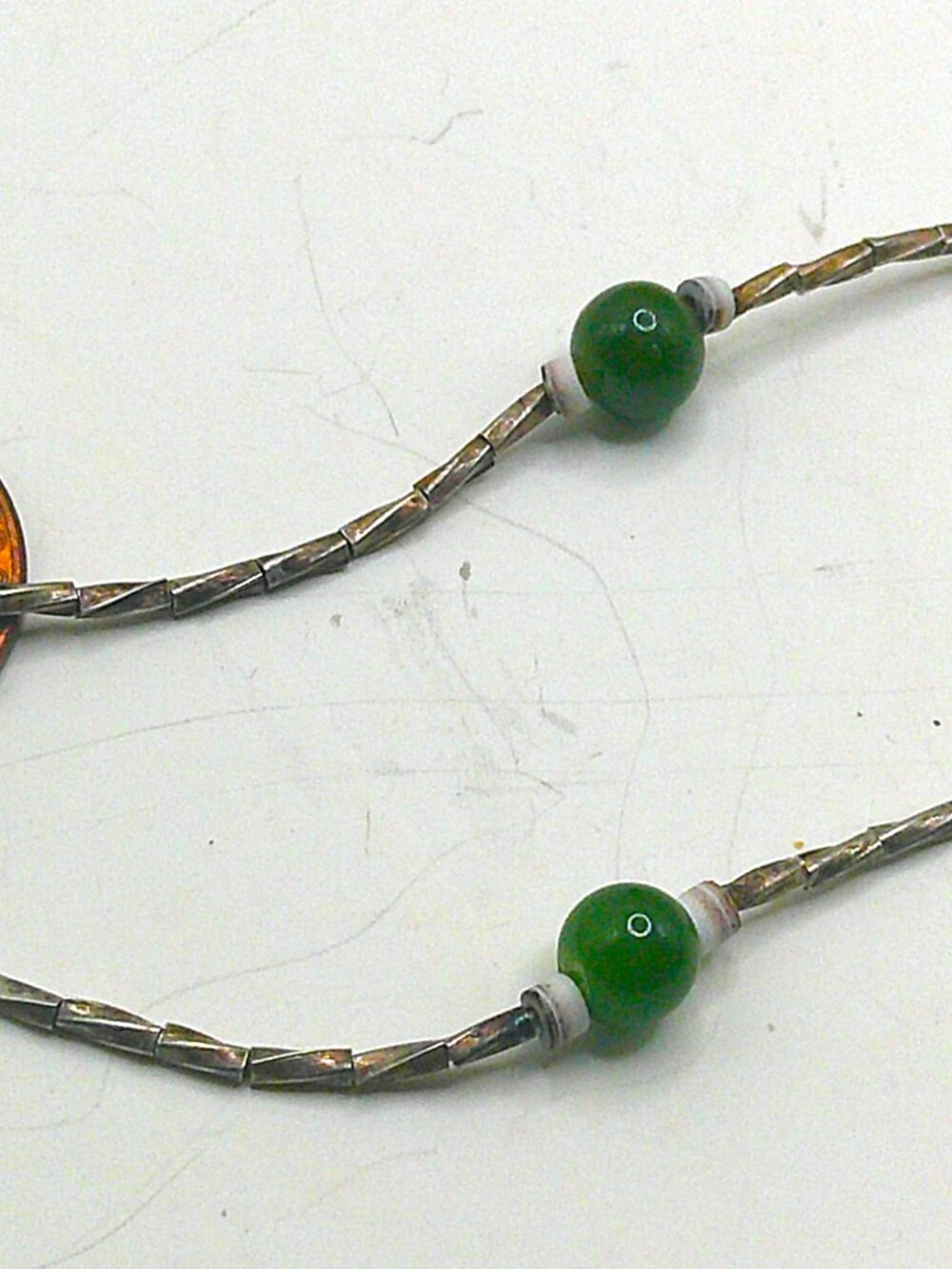 Two Vintage Single Strand Necklaces. Silver With Green Stones - Picture 4 of 10